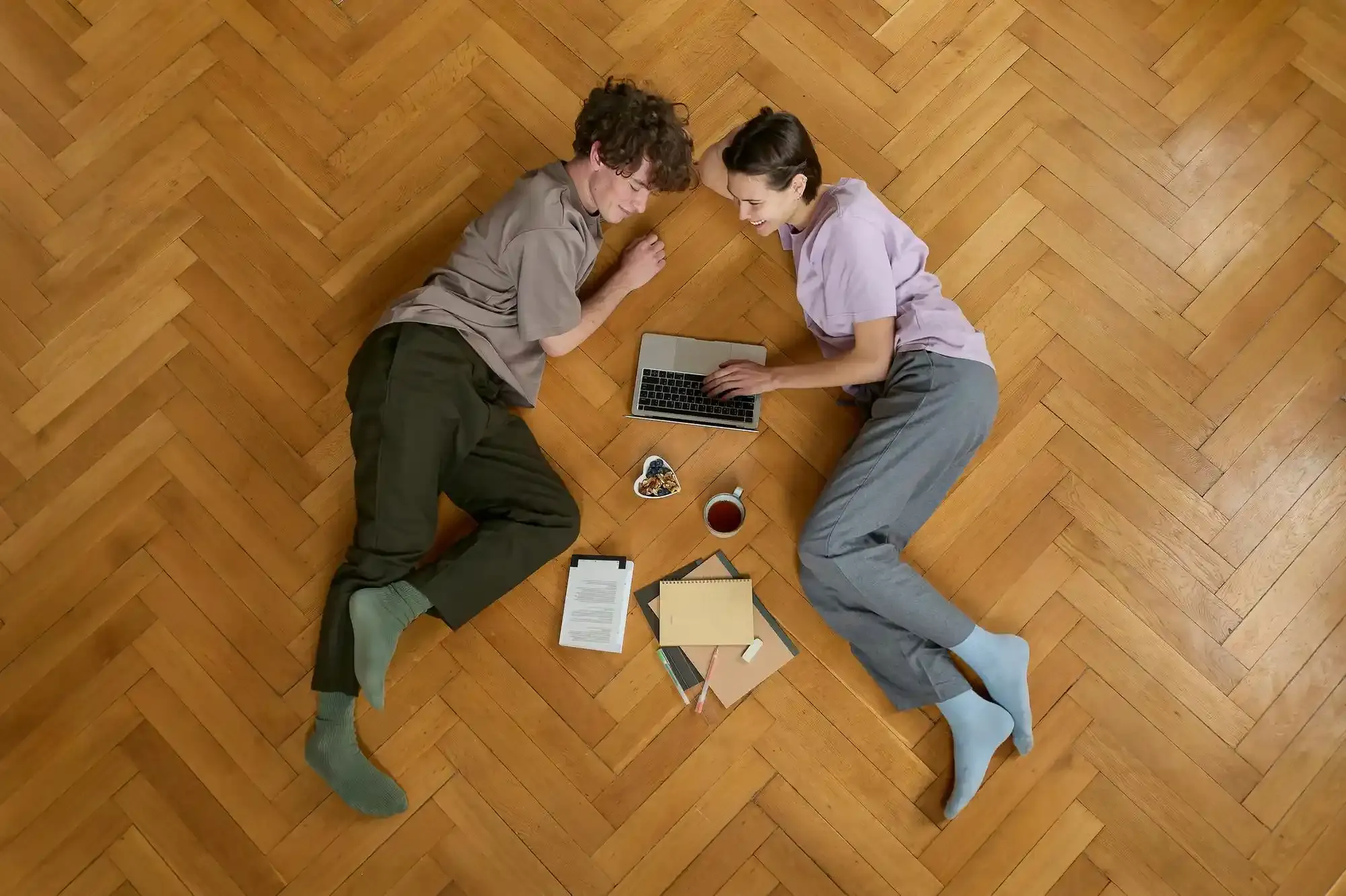 couples-lie-down-on-wood-floor