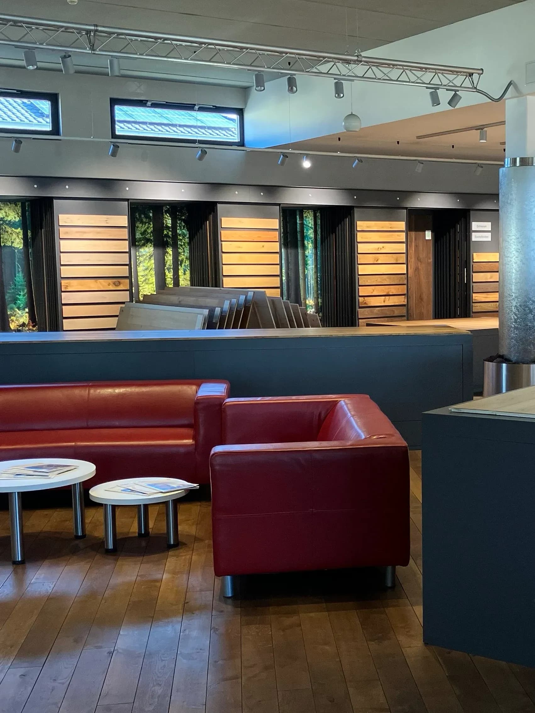 Gemütlicher-Sitzecke-für Boden-Fachberatung-bei-MEH-Parkett